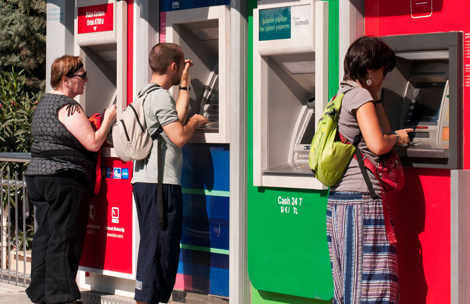 CEECW4 People using ATM cash machines in Sultanahmet Park, Sultanahmet, Istanbul, Turkey